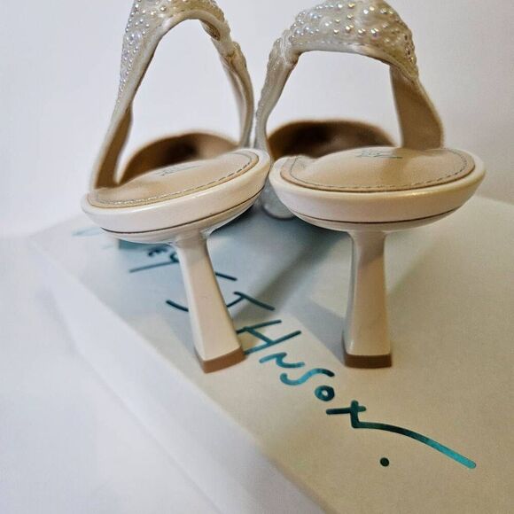 Betsey Johnson SB- Clark Bridal shoes, ivory. Size 8.5. - Picture 4 of 6